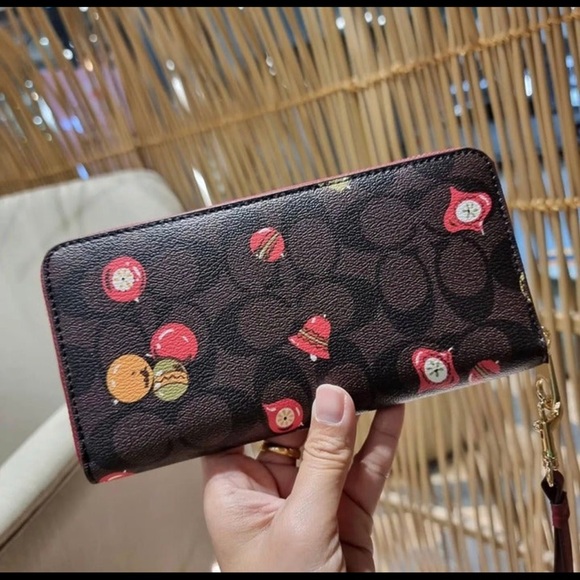 NWT COACH Long Zip Around Wallet In Signature Canvas With Ornament Print - Picture 3 of 11